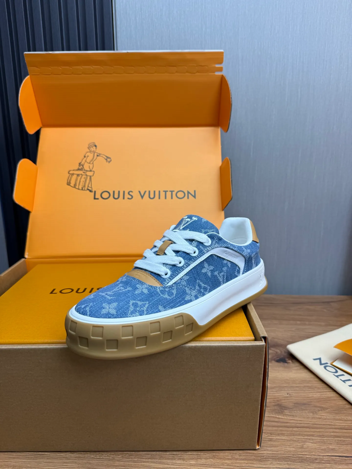 Men's shoes 620💰 Lv. Top purchasing agent🇮🇹 Louis Vuitton, sports sneakers counter synchronization, uppers imported from Italy, high-quality splicing and complex handicrafts, imported mesh pads are soft and comfortable, soles: original factory special soles, TPU exclusive movable molded soles super comfortable, original factory single goods, 🔍🔍high quality, you can enter and exit the counter at will, welcome to compare, code number 38-44 (customized 38.45)